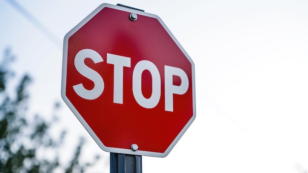 Rotes Stoppschild gegen blauen Himmel Verkehrskontrolle Navigieren auf der Straße Generative KI