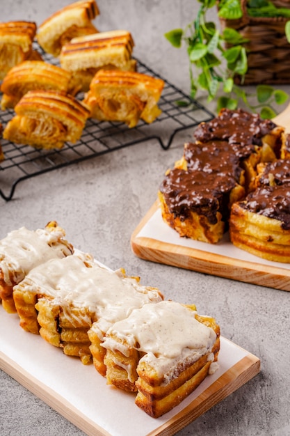 Roti Bakar Bandung o Bandung Bread Toast es comida callejera popular de Bandung