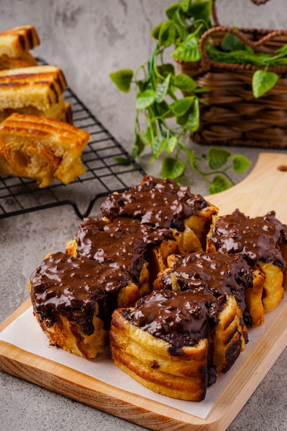 Roti Bakar Bandung ou Torrada de Pão de Bandung é comida de rua popular de Bandung