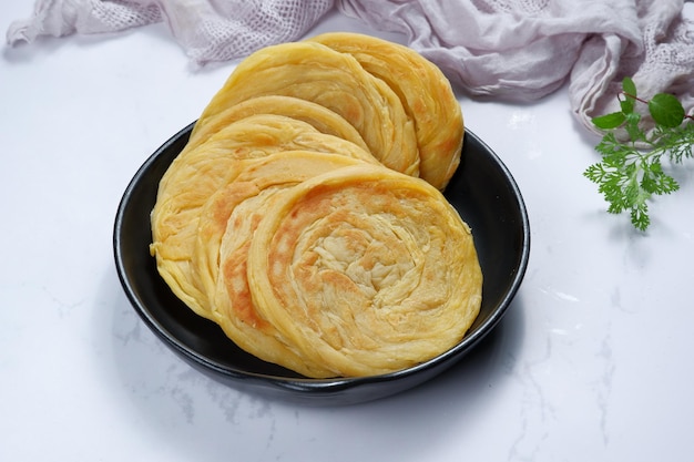 roti canai o paratha Parotta pan plano o también conocido como roti maryam en indonesia