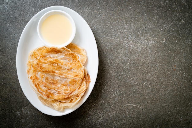 Roti com leite condensado (sobremesa)