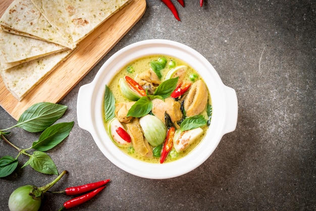 Roti e Curry Verde com Frango