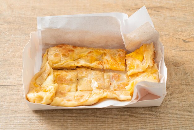 roti frito con huevo y leche condensada azucarada