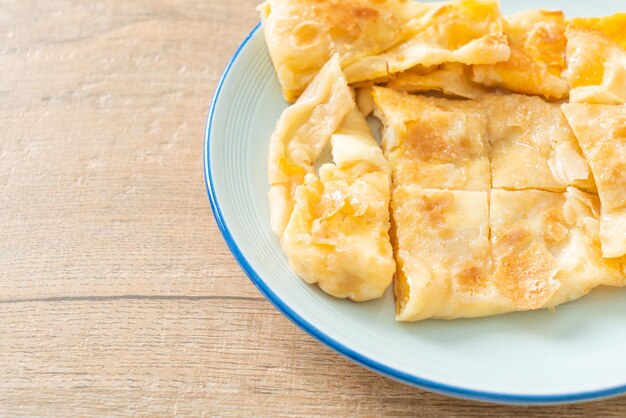 Roti mit Ei und gezuckerter Kondensmilch