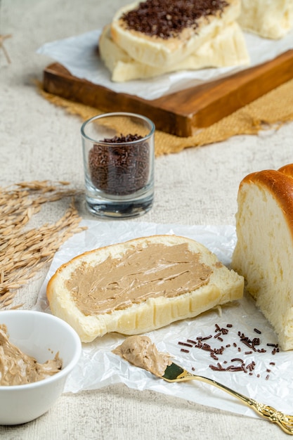 Roti sisir oder hausgemachtes süßes weiches Überziehbrot