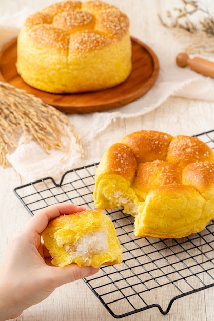 Roti sobek ou Roti Gembong ou Pão Macio Este pão tem um sabor doce com uma textura macia