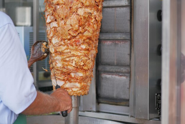 Rotierendes traditionelles Gyros-Fleisch aus nächster Nähe