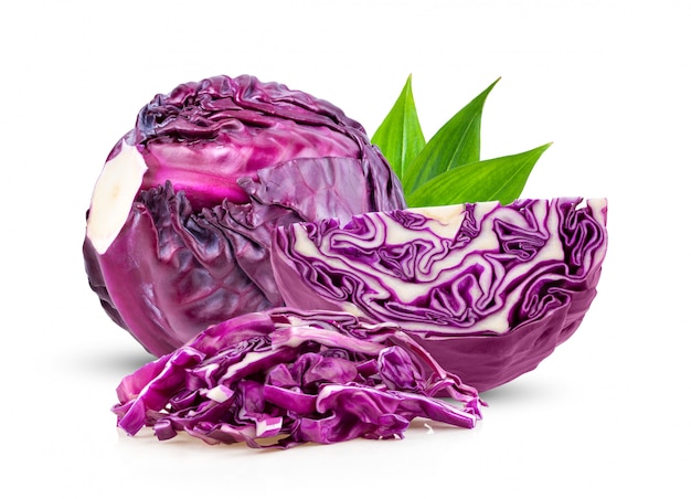 Rotkohl isoliert auf Weiß.