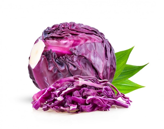 Rotkohl isoliert auf Weiß.