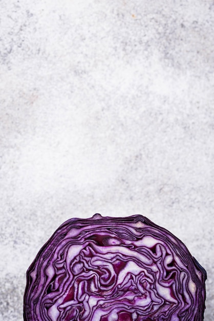 Rotkohl schneiden. Draufsicht