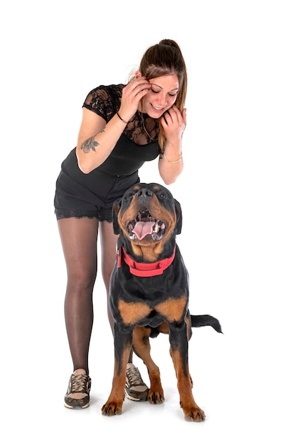 Rottweiler und Frau im Studio