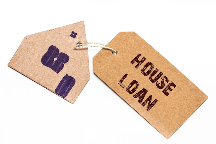 Foto rótulo de casa com o texto "empréstimo de casa", conceito de empréstimos imobiliários e casa.