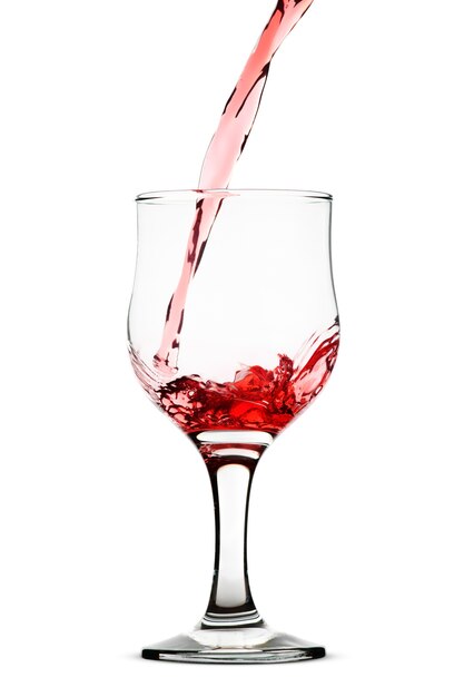 Rotwein wird in Glas gegossen