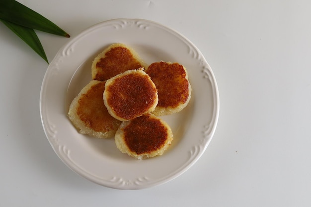 Round Wingko Babat, traditioneller indonesischer Snack aus klebrigem Reismehl, Zucker.