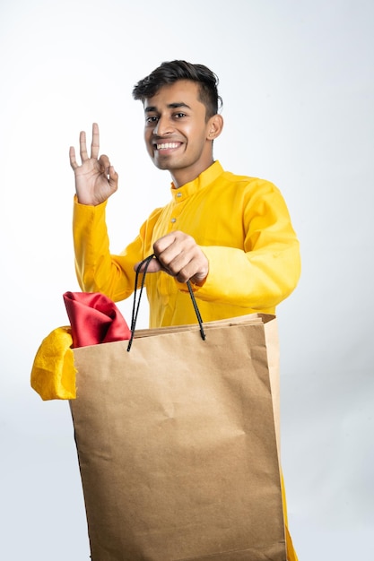 roupa tradicional de homem indiano