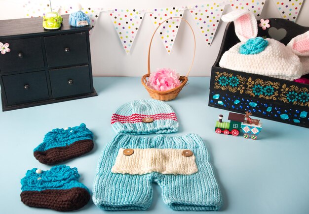 Roupas de malha para bebês. roupas de moda infantil para sessão de fotos