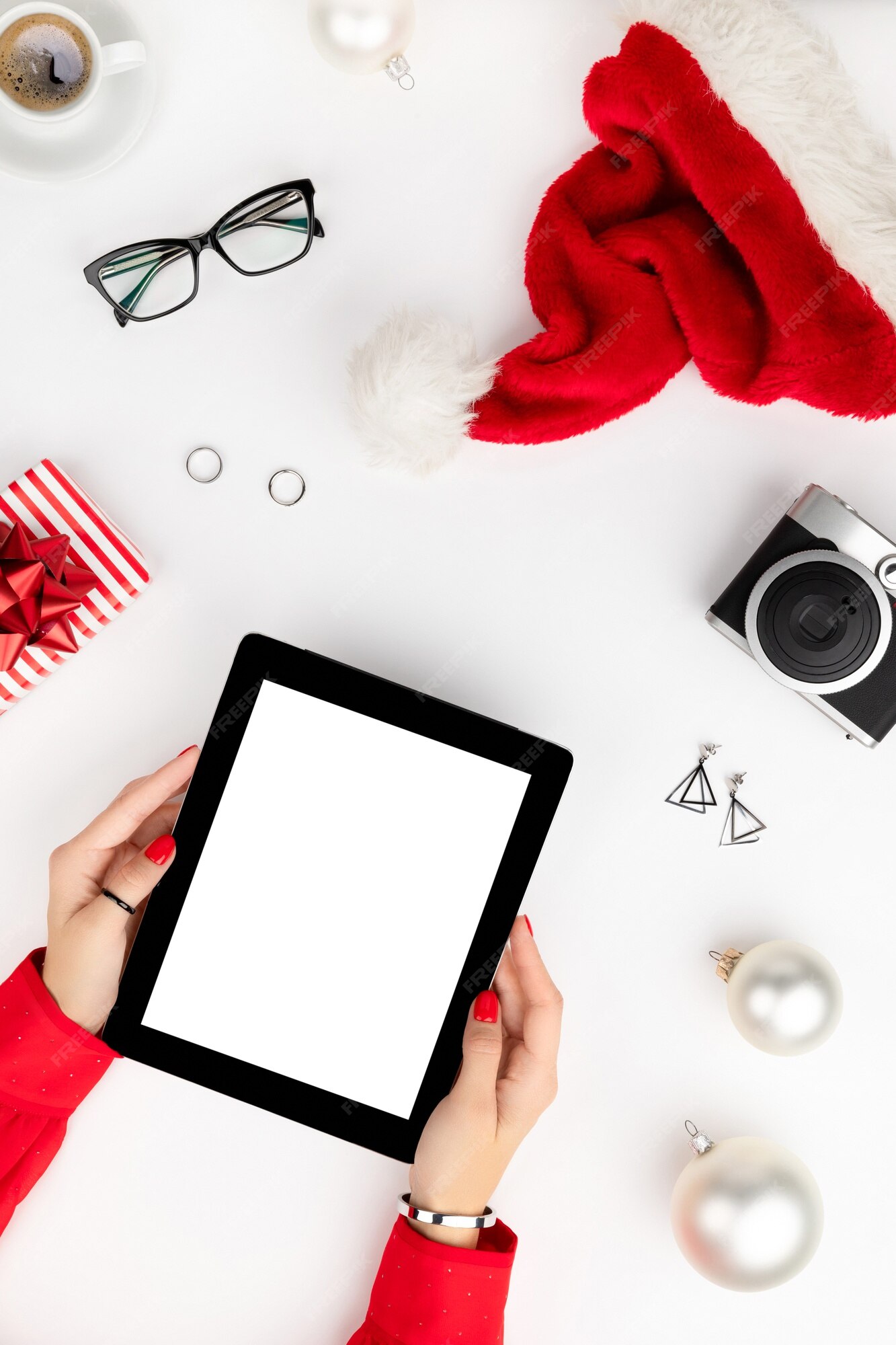 Roupas e acessórios da moda de ano novo de natal. conceito de venda de compras online | Foto Premium Roupas e acessórios da moda de ano novo de natal. conceito de venda de compras online | Foto Premium