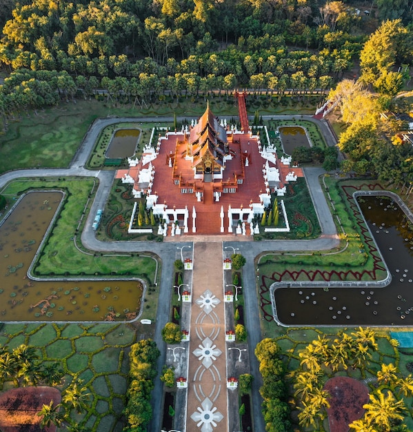 Royal Park Rajapruek, jardim botânico e pavilhão em Chiang Mai, Tailândia