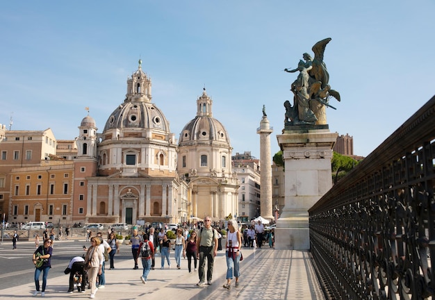 Rua aconchegante em Roma, Itália.