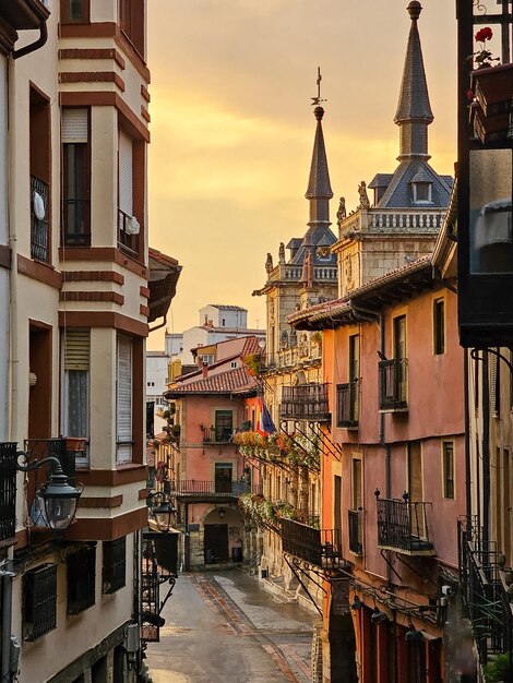 Rua de acesso à praça principal de Leon