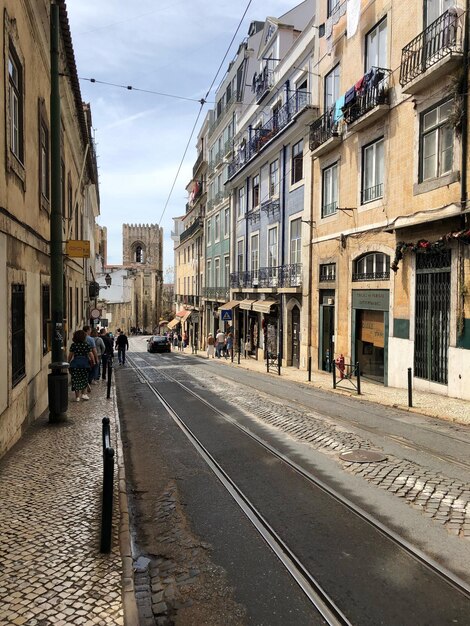 Rua de lisboa que leva à catedral