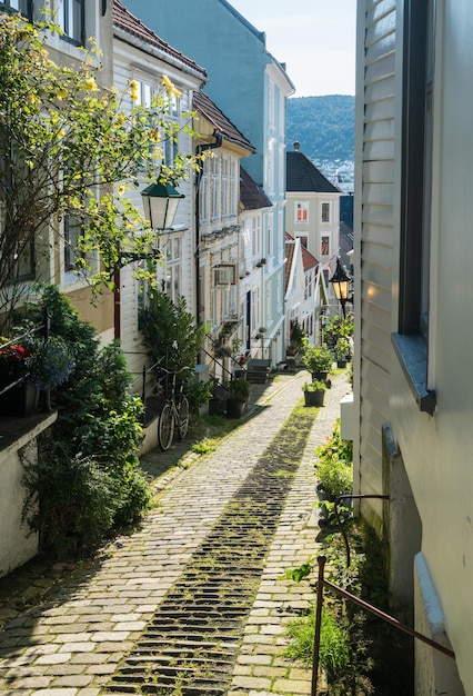 Rua de paralelepípedos em bergen noruega