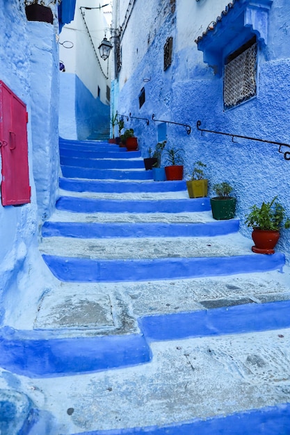 Rua em chefchaouen marrocos