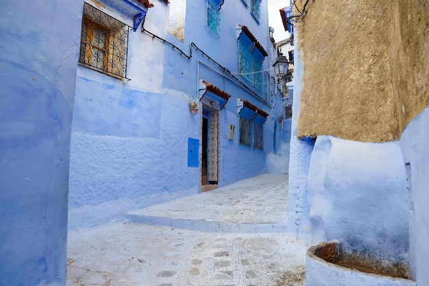 Rua em chefchaouen marrocos