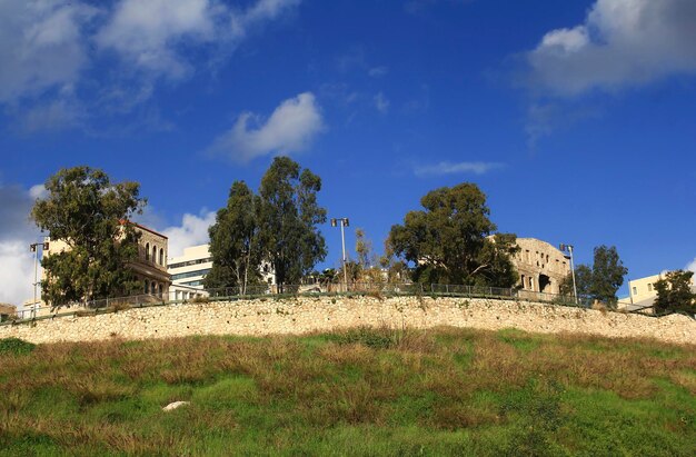 Rua em uma colina em Haifa