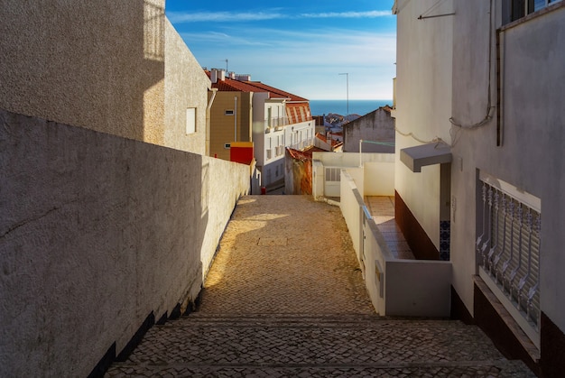 Foto rua estreita da aldeia portuguesa da nazaré