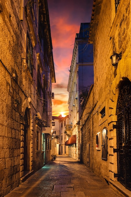 Rua estreita em kotor