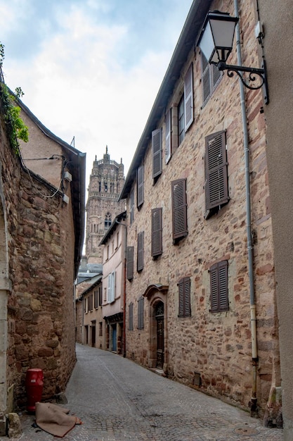 Rua no centro da cidade de Rodez França