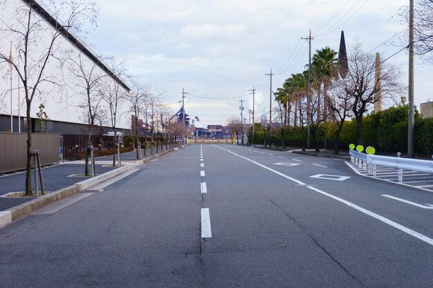 Rua vazia à noite em Nagoya.