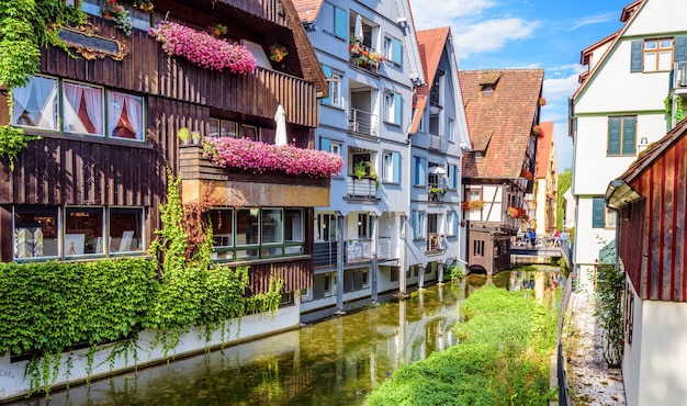 Rua velha na cidade de Ulm, Alemanha