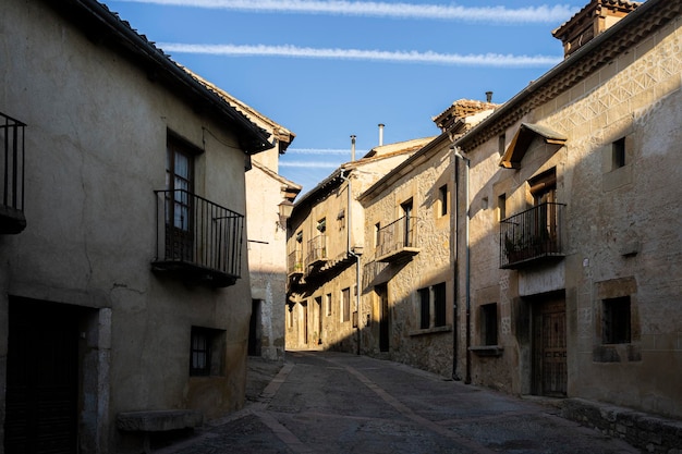 Ruas de Pedraza em Segóvia, Castilla y León, Espanha. Pedraza, cidade medieval murada