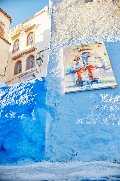 Ruas do mercado pintadas de azul