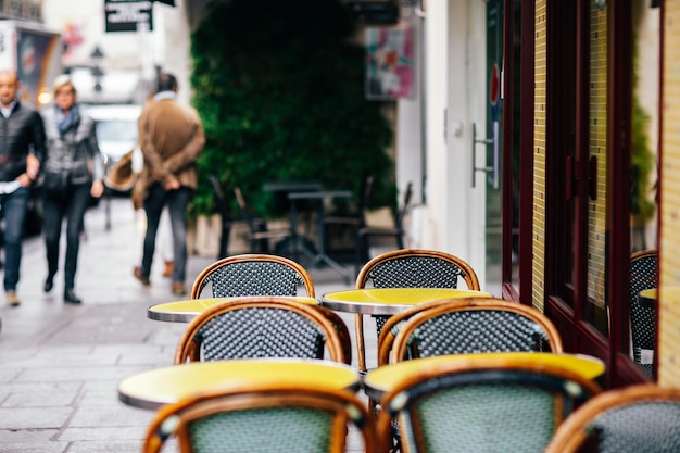 Foto ruas vazias e cafés vazios em paris