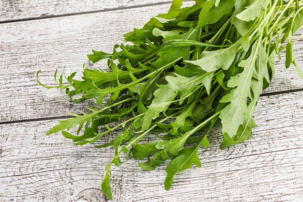 Rucola fresca y sabrosa natural y orgánica