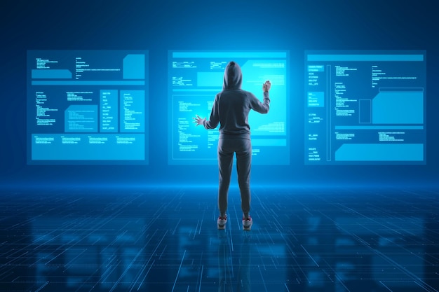 Rückansicht des Hackers mit digitaler Datenbank, die auf verschwommenem blauem Hintergrund mit Reflexionen gefaltet ist Digitale Transformation Hacking Datendiebstahl und Medienkonzept