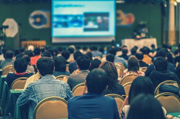 Foto rückansicht des publikums im konferenzsaal oder im seminar