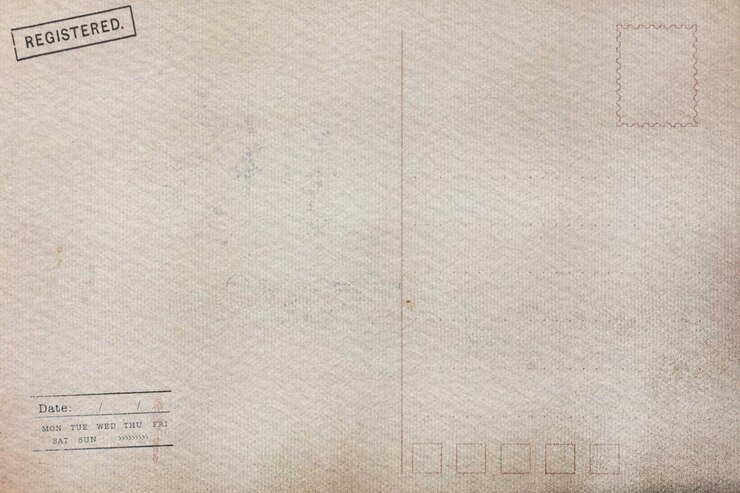 Rückseite der alten Postkarte mit schmutzigen Flecken