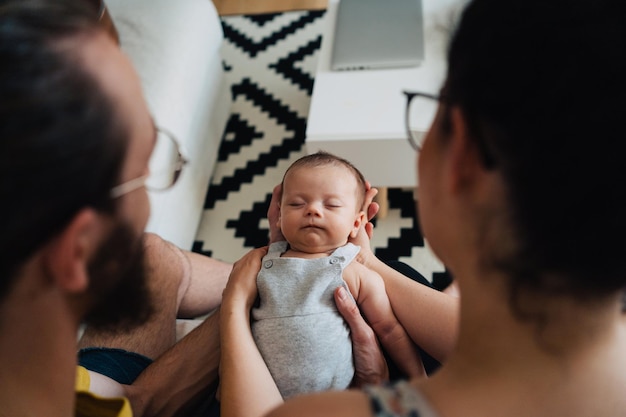 Rückseite von Mutter und Tochter