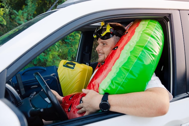 Foto rücksicht auf eine frau im auto