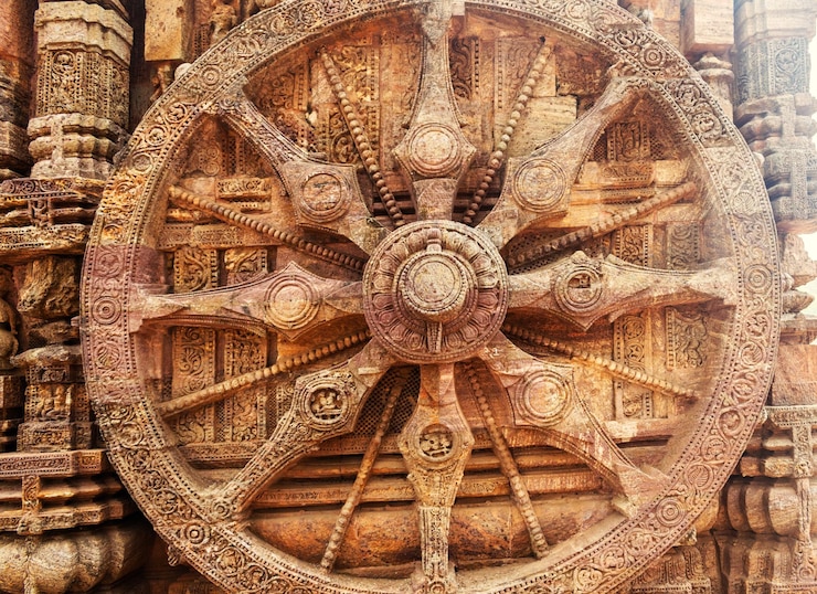 Rueda de carro de piedra en el Templo del Sol de Konark Odisha India