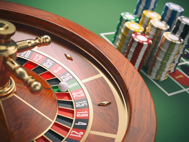 Rueda de ruleta de casino con fichas de casino en la mesa verde Fondo de juego