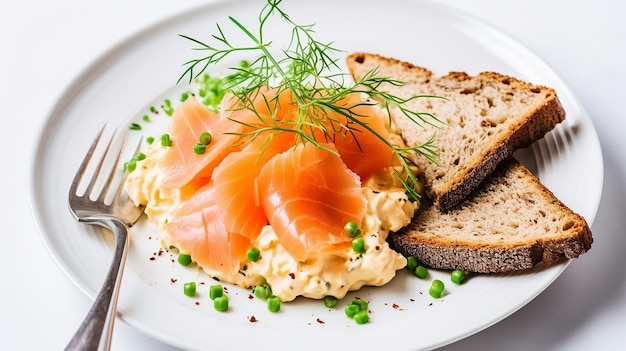 Foto rührei mit gemüse und glutenfreiem brot