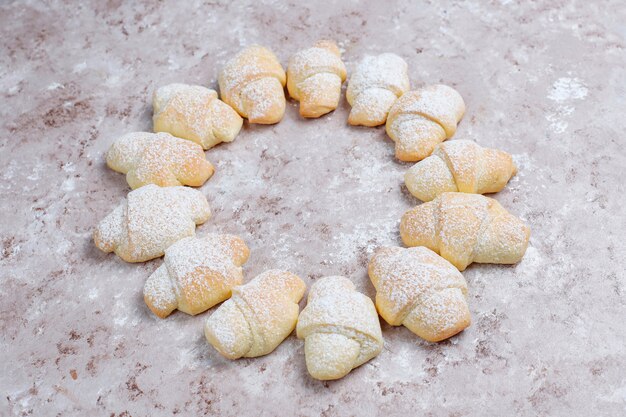 Rugelach casero con relleno de mermelada, vista superior