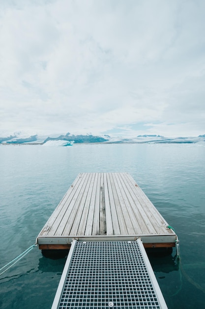 Ruhige Pierhintergründe Landschaft der Jokursalron-Szene Freiheit Freiheits- und Scape-Konzept Natürliche und wilde Island-Ansicht Abenteuerurlaub gesunder Lebensstil Rucksackreisen Folgen Sie Ihren Träumen