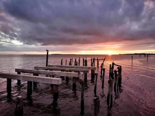 Ruhiger Sonnenuntergang in Cedar Key Florida