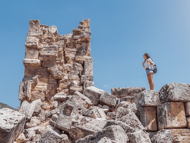 Ruína da cidade de hierapolis na turquia em pamukkale.